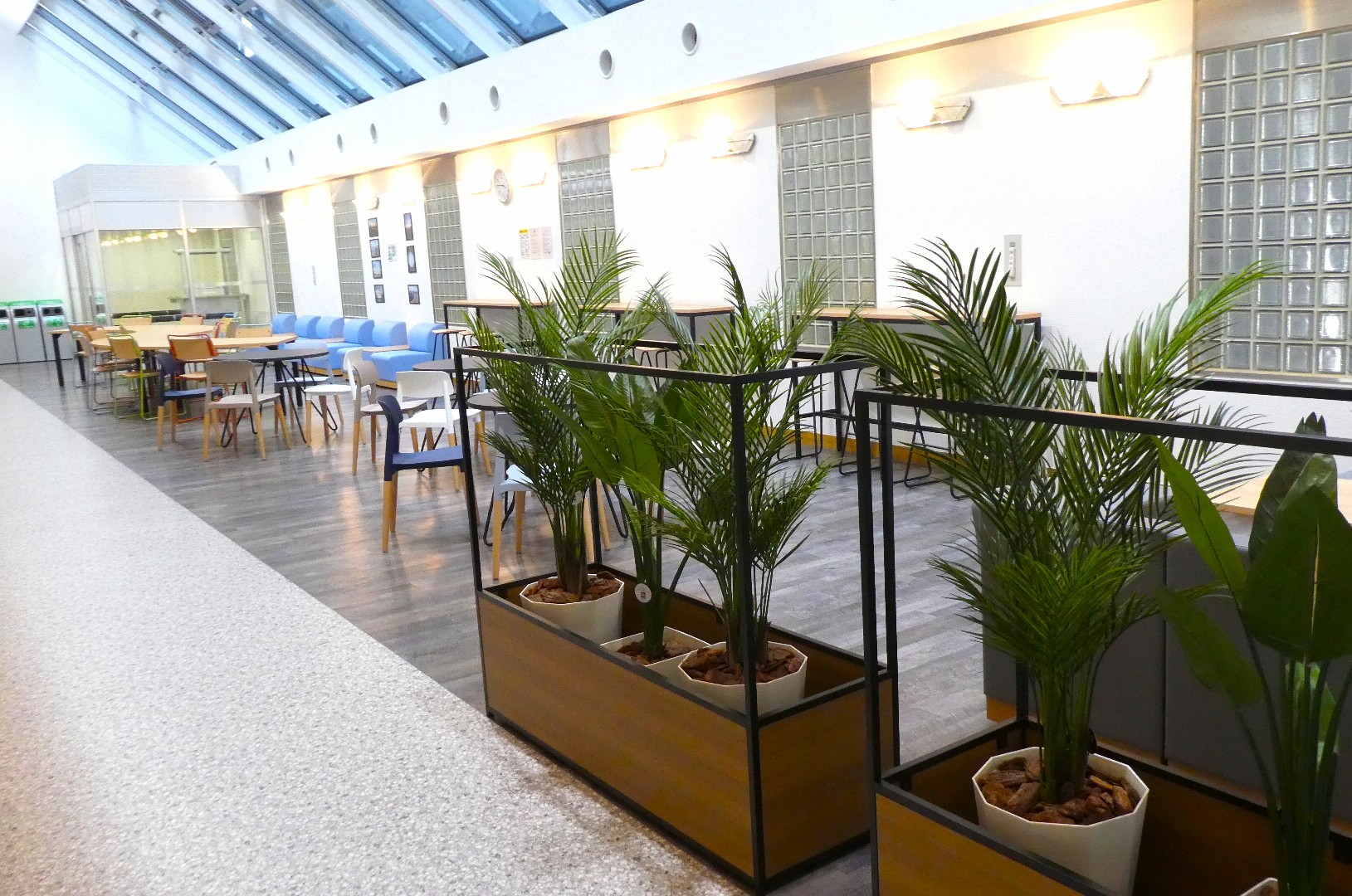 ラウンジ(1F西側)